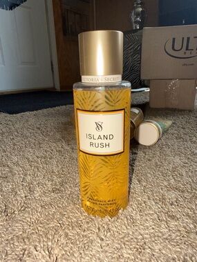 Victoria's Secret Island Rush Fragrance Mist -